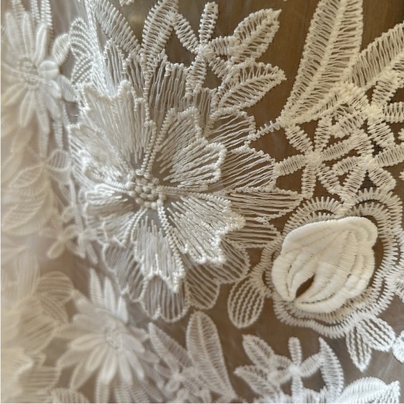 Anthropology Maeve appliqué shell top sz L - Picture 9 of 9